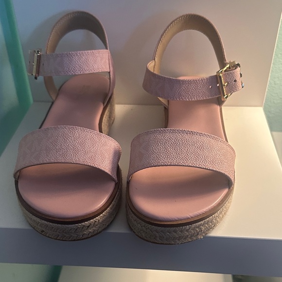 Michael Kors Blush Sandals with Gold Accent - Picture 1 of 6